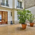 Spacious & Bright Flat By The Eiffel Tower-Paris 7