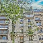 Spacious & Bright Flat By The Eiffel Tower-Paris 7