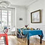 Spacious & Bright Flat By The Eiffel Tower-Paris 7
