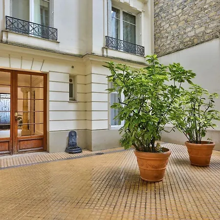 Spacious & Bright Flat By The Eiffel Tower-paris 7 Parigi