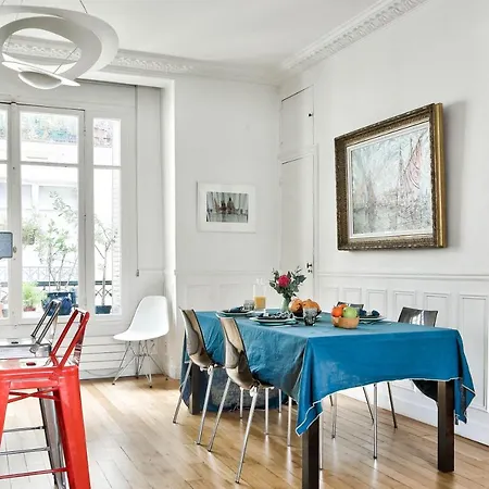 Spacious & Bright Flat By The Eiffel Tower-paris 7 * Paris