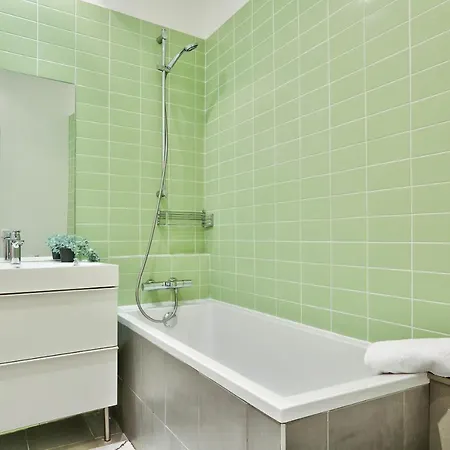 Spacious & Bright Flat By The Eiffel Tower-paris 7 Parigi